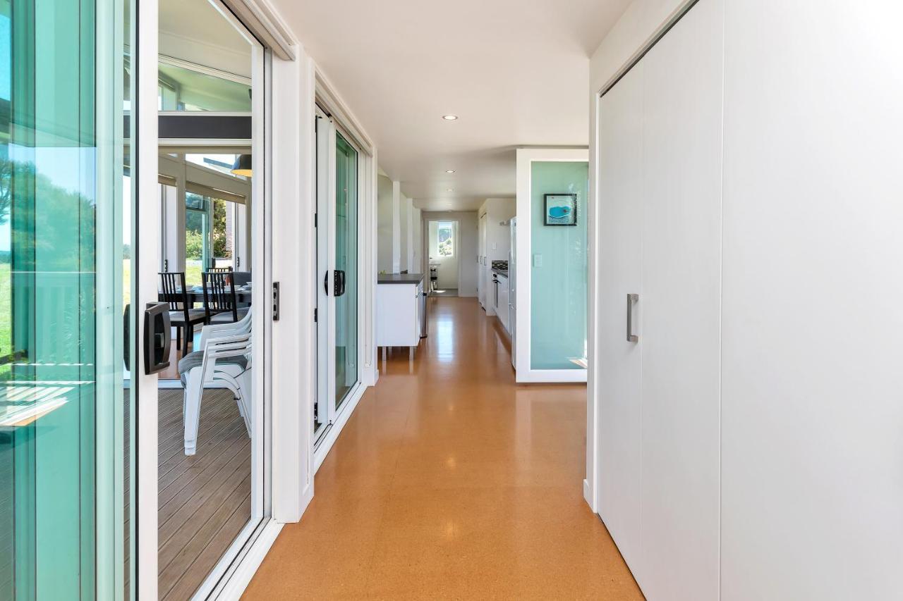Paroa Bay Chalets - Te Whare Tui Russell Eksteriør bilde