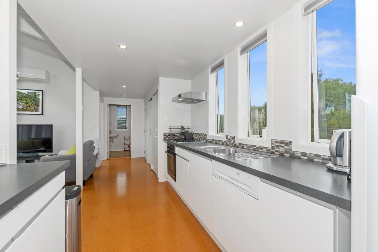 Paroa Bay Chalets - Te Whare Tui Russell Eksteriør bilde