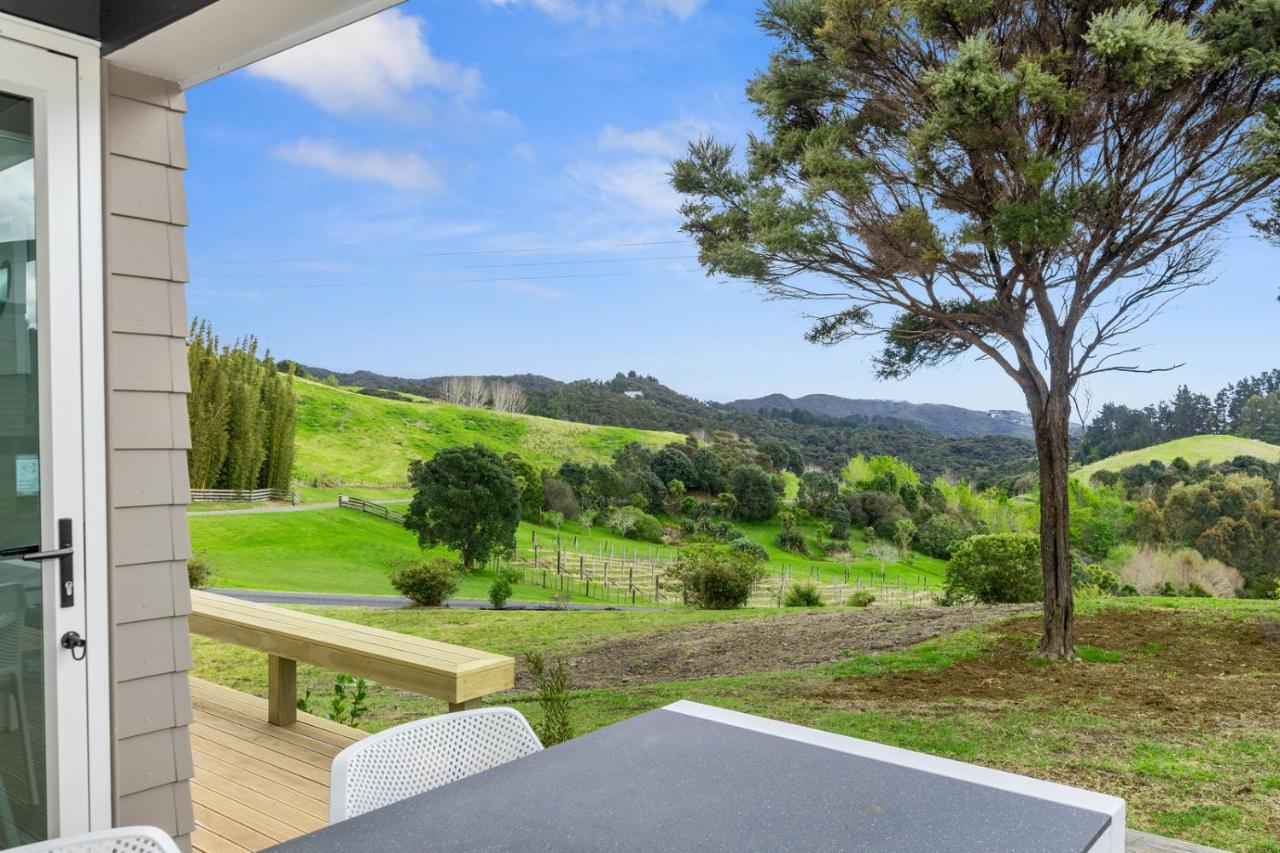 Paroa Bay Chalets - Te Whare Tui Russell Eksteriør bilde