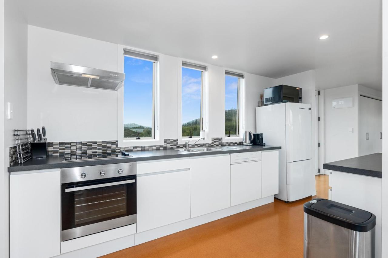 Paroa Bay Chalets - Te Whare Tui Russell Eksteriør bilde